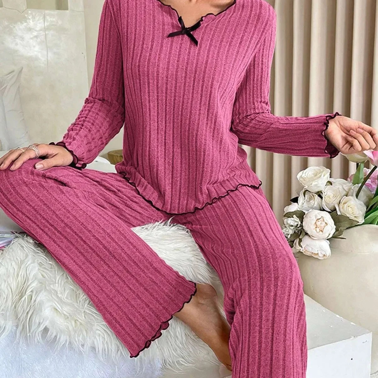 Offre spéciale de la saison nouveau bord noir champignon décontracté maison ensemble saison d'été col en v vêtements de nuit pantalon pour hommes et femmes confort