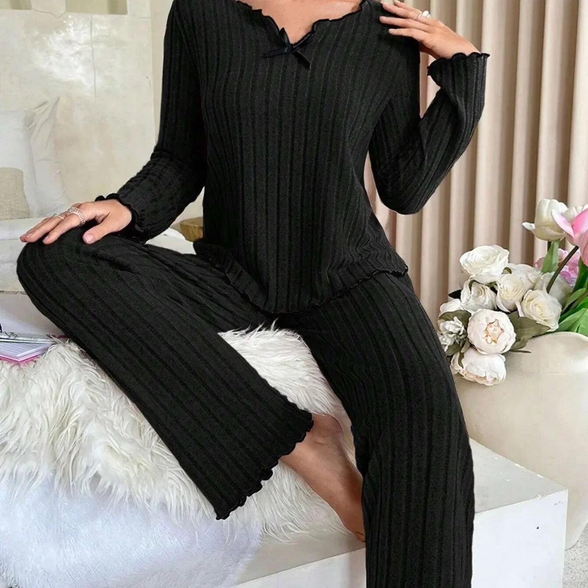 Offre spéciale de la saison nouveau bord noir champignon décontracté maison ensemble saison d'été col en v vêtements de nuit pantalon pour hommes et femmes confort